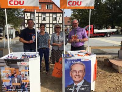Am Freitag Vormittag den 02.09.2016 zusammen mit Sonja Skarba-D�ring, Sabine Hermes und Christian Berndt am Wahlkampfstand der CDU des OV Gronau (Leine). 