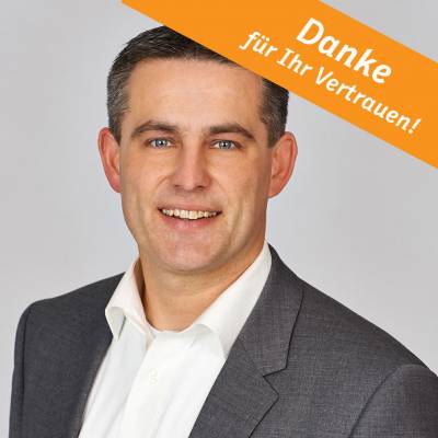 Auf Platz 2 der Kandidaten zum Samtgemeindeb�rgermeister gew�hlt - mit 35% der Stimmen. Und direkt in den Stadtrat Gronau und den Samtgemeinderat Leinebergland gew�hlt. 