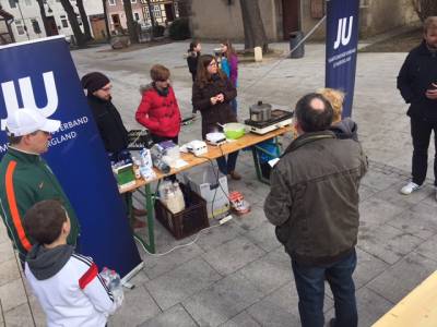 Lars Wedekind zu Besuch bei der Jungen Union Leinebergland am 11.03.2017 auf dem Gronauer Marktplatz. 