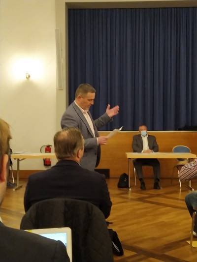 Lars Wedekind bringt das Statement f�r die CDU-Fraktion zum Antrag zu den Bonuszahlungen ein. 03.12.2020 in der Eimer Mehrzweckhalle - Foto: C.Fischer :-) !!!