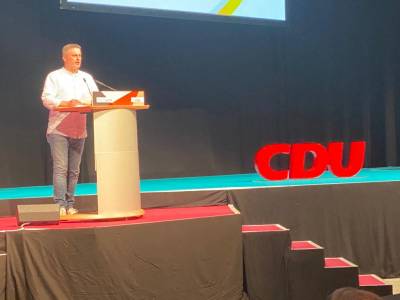 Kurze Vorstellung in der Halle 39 bei der Aufstellungsversammlung zum Kreistag am 08.06.2021 in Hildesheim. 