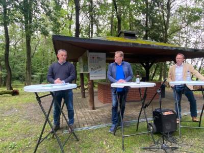 Diskussionsrunde an der K�hlerh�tte in Coppengrave am 26.08.2021.