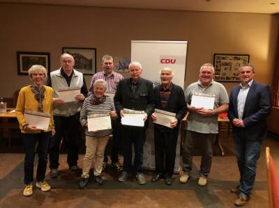Die langj�hrigen und geehrten Mitglieder des CDU OV Gronau (Leine) am 10.11.2021. Foto: Heiko Rothe (LDZ).
