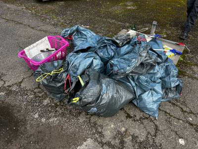 10 M�lls�cke und ein Korb mit Geschirr konnten eingesammelt werden ! 