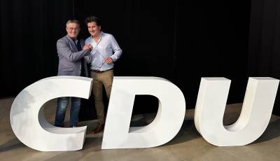 Lars Wedekind gratuliert Justus L�der zur Wahl als Bundestagskandidaten der CDU Hildesheim im September 2024 ! 