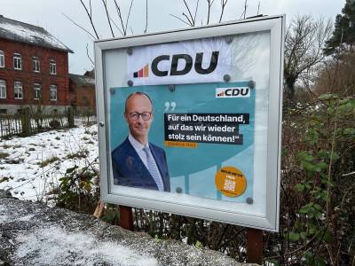 P�nktlich zum Wahlkampf ist der neue CDU-Schaukasten f�r Betheln eingetroffen, und wurde sofort aufgebaut !