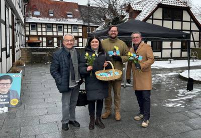 Eduard Plachta, Laura Hopmann, Ludwig Treidel und Lars Wedekind am CDU-Infostand am 14.02.2025. 