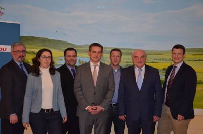 CDU-Gruppenbild mit dem Kandidaten Lars Wedekind. 