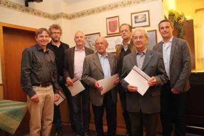 Die geehrten Mitglieder des CDU Ortsverbandes Br�ggen und Rheden in der Gastst�tte Alten Schule in Wallenstedt am 25.05.2016. 