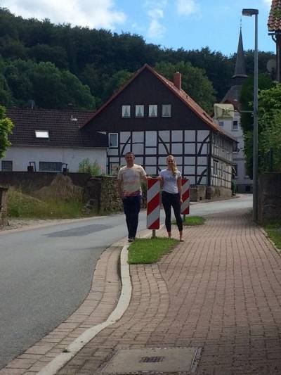 Am 26.06.2016 war Lars Wedekind auf seiner Sommertour in Marienhagen, dabei ist die Ortsdurchfahrt von Marienhagen ein sehr wichtiges Thema. Die B240 - Umgehung muss kommen, da sind sich Julia Kaffeya aus Marienhagen von der CDU Duingen und Lars Wedekind einig, und hoffen auf die Umsetzung des neuen Bundesverkehrswegeplanes.