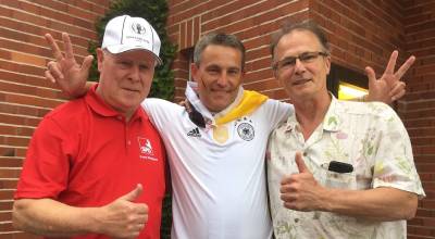 Fu�ball verbindet - am 26.06.2016 sahen Frank und Lars Wedekind zusammen mit Karsten Mentzendorff sowie zahlreichen Fu�ballfans im Gronauer Kino den souver�nen 3 : 0 Erfolg der DFB-Elf von Jogi L�w gegen die Slowakei !!! 