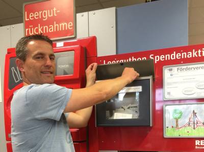 Spende f�r die Grundschule am Wildfang, f�r das Element auf dem Schulhof der Gronauer Grundschule am 23.07.2016 im REWE-Getr�nkemarkt !