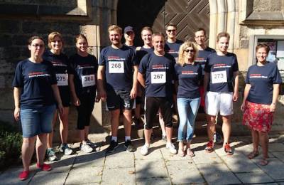 TEAM WEDEKIND mit Freunden und Fans vor dem Start des Weintestlaufes in Gronau (Leine) am 27.08.2016 in der Gronauer Innenstadt. 