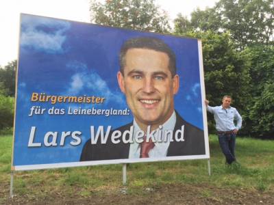 Seit dem 02.08.2016 sind die Gro�fl�chenplakate da, und stehen an den beiden Kreiseln in Gronau und ein weiteres Exemplar steht in Duingen. 