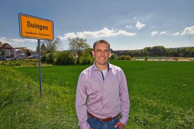Samtgemeindeb�rgermeister f�r ALLE Orte in der zuk�nftigen Samtgemeinde Leinebergland. Hier vor den Toren von Duingen.