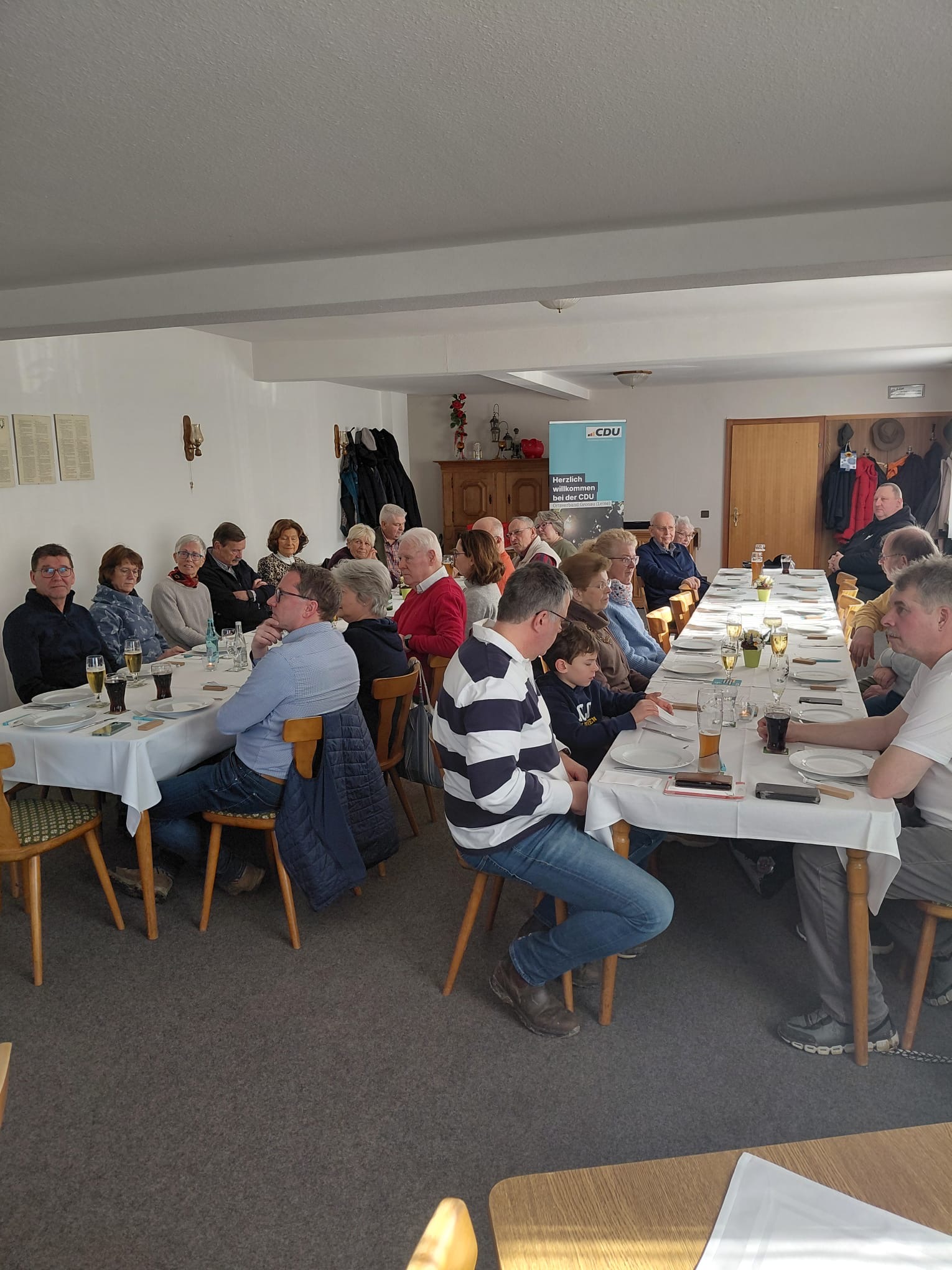 Sehr gut gef�lltes Clubzimmer in Barfelde in der Gastst�tte 