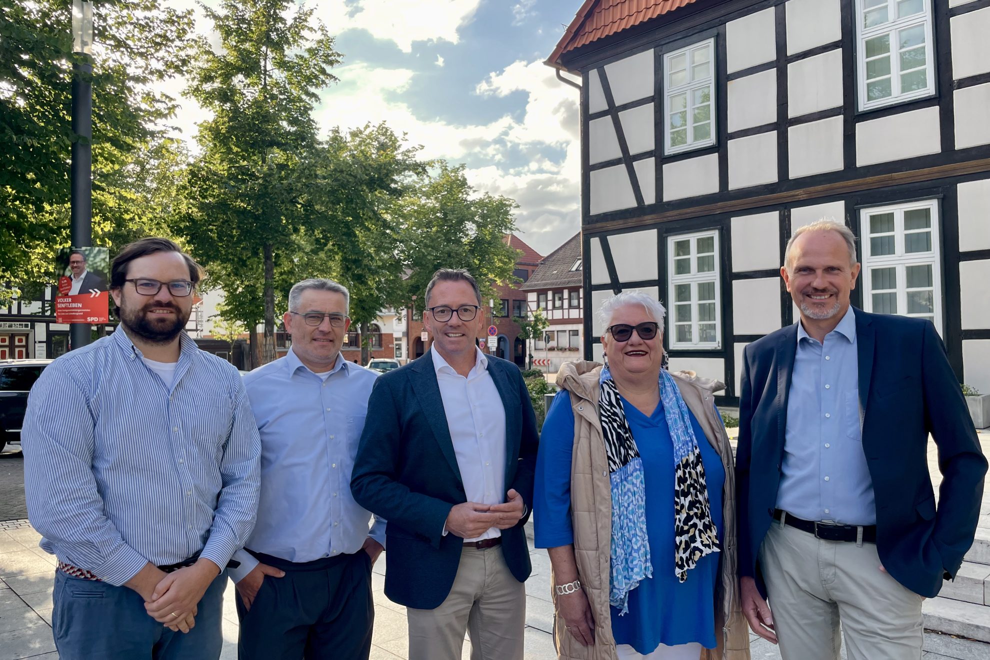 Die Vorst�nde der CDU und der SPD mit dem Kandidaten Volker Senftleben (SPD) - hier in der Mitte - zum Samtgemeindeb�rgermeister !