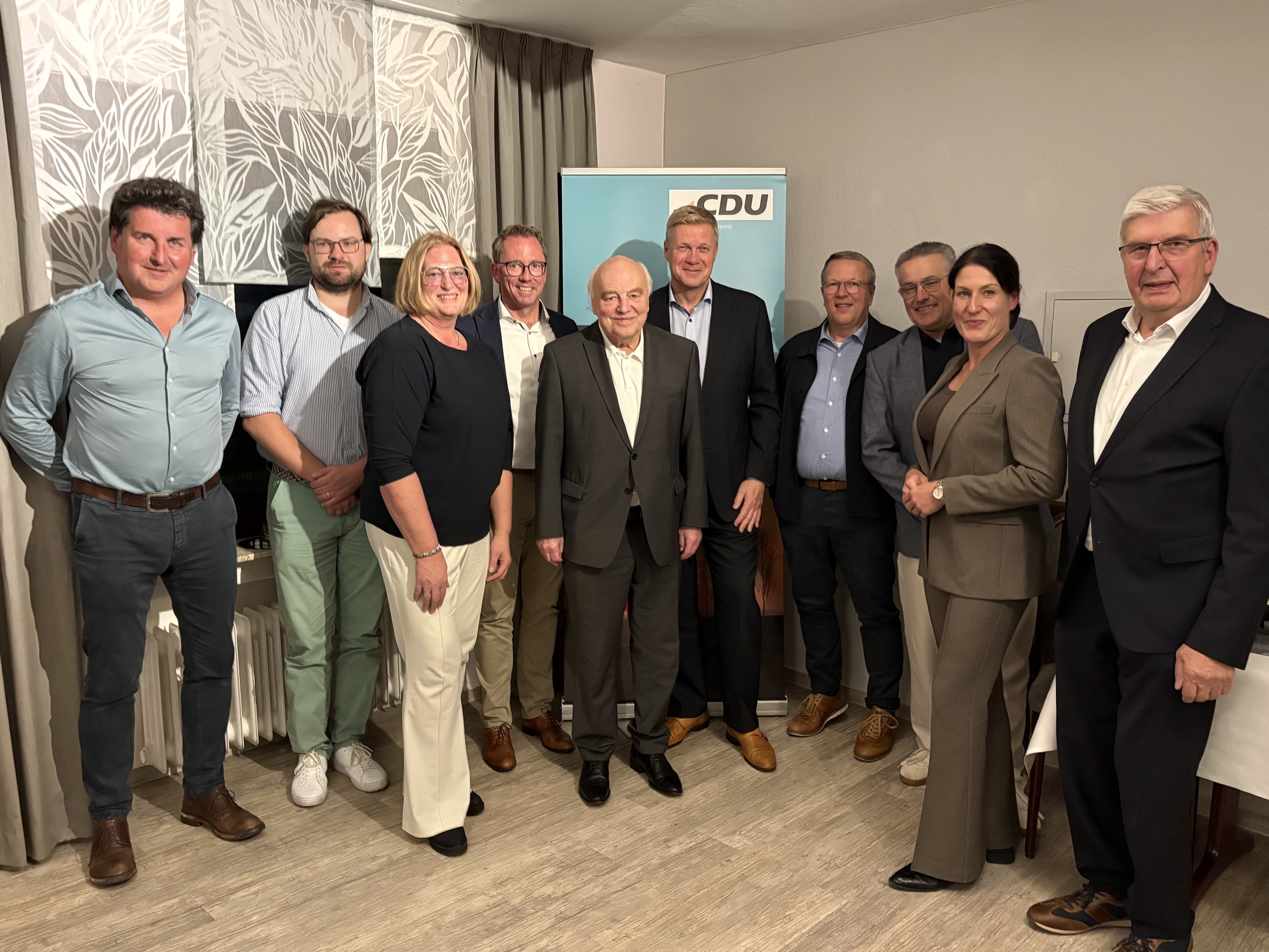 Bei der Verabschiedung von Klaus Krumfuss am Freitagabend waren G�ste aus der Region und dem Landtag dabei. 